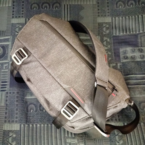 Peak Design Everyday Sling 10L used, crossbody bag black and gray