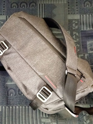 Peak Design Everyday Sling 10L used, crossbody bag black and gray