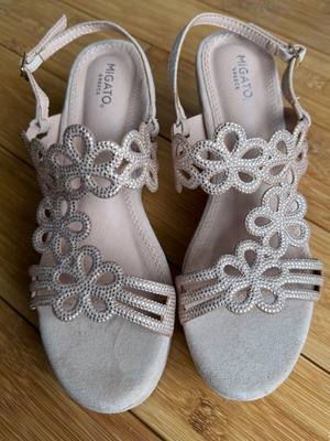 Migato Greece platform sandals size 37 like new, beige
