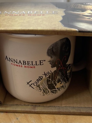 Annabelle Comes Home κούπα, unopened