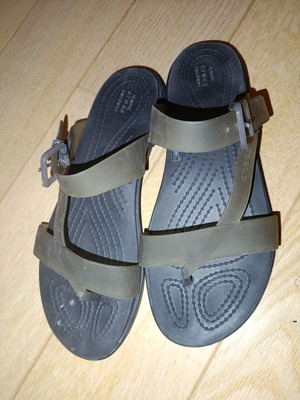Crocs sandals size 37.5 black like new