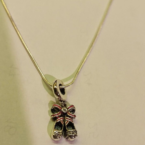 Ballerina Shoes Pendant new, silver with fuchsia ribbon