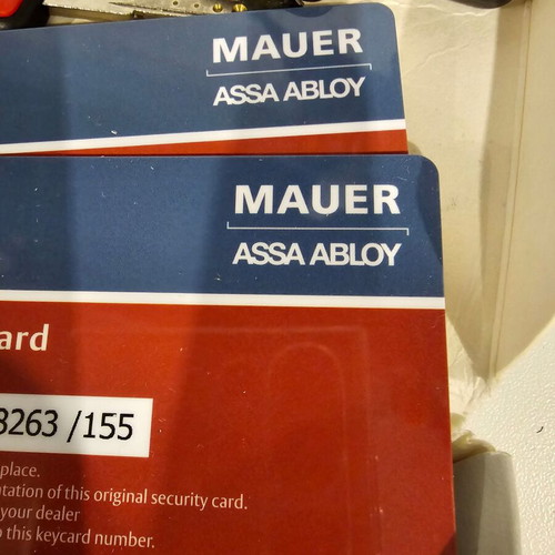 Mauer Elite 2 Security Lock like new with four keys and two cards