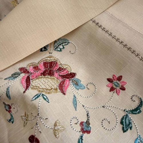 Machine Embroidered Tablecloth Set with Floral Design