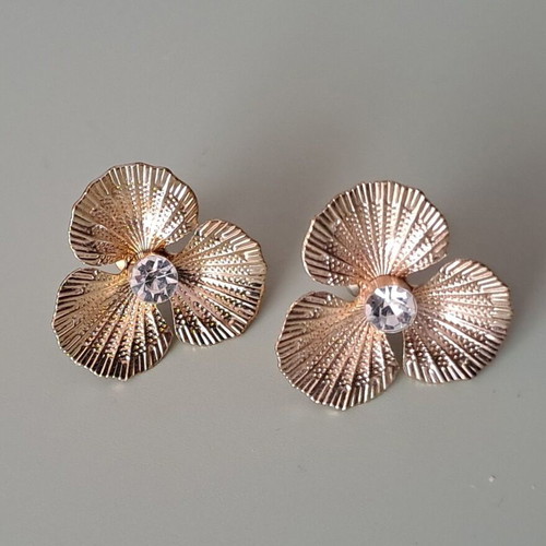 Earrings flower-shaped in gold tone with transparent stone new