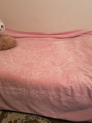 Pink quilt like new