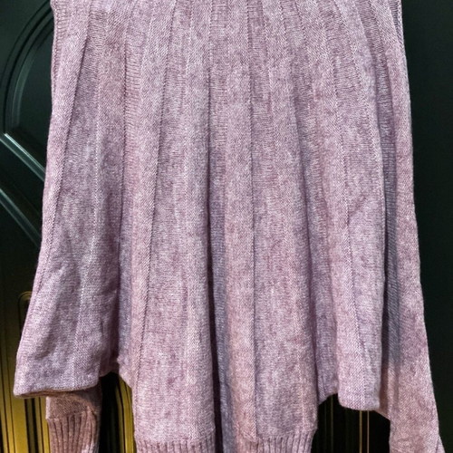 Knitted turtleneck with batwing sleeves like new, pink, oversized