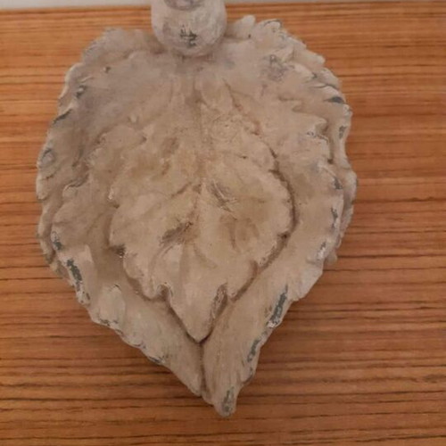 Decorative tabletop leaf-shaped ornament with bird like new