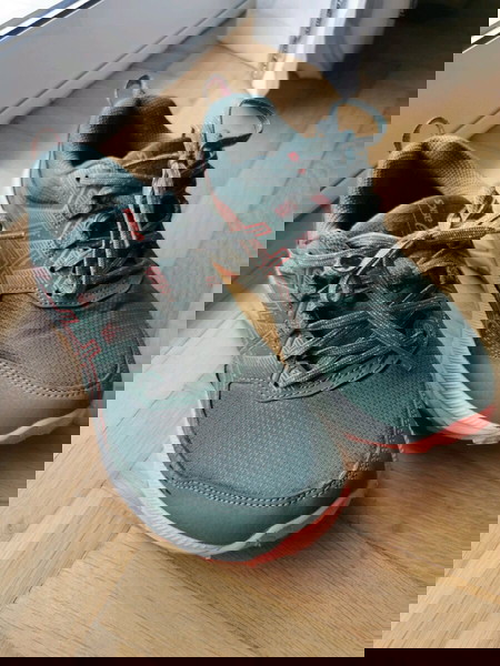 Γυναικεία αθλητικά παπούτσια Asics