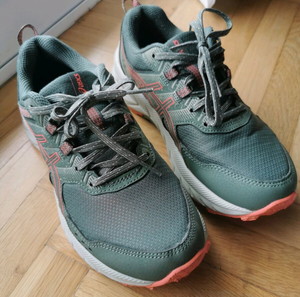 Γυναικεία αθλητικά παπούτσια Asics