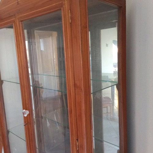 Display cabinet of English origin made of solid wood in excellent condition