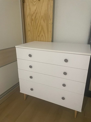 Λευκή συρταριέρα like new, 4 συρτάρια
