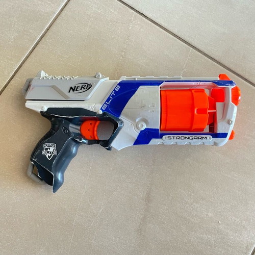 Nerf blaster like new