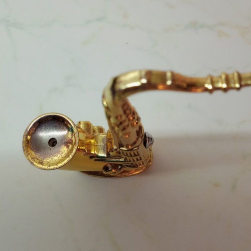 Saxophone-shaped lighter