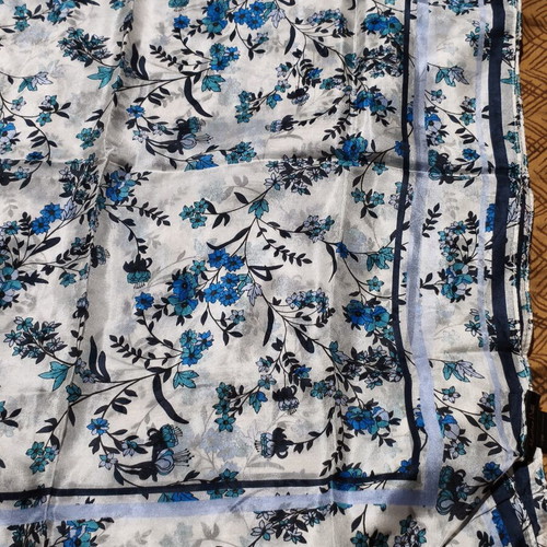 Massimo Dutti floral scarf like new, large 135×135 cm