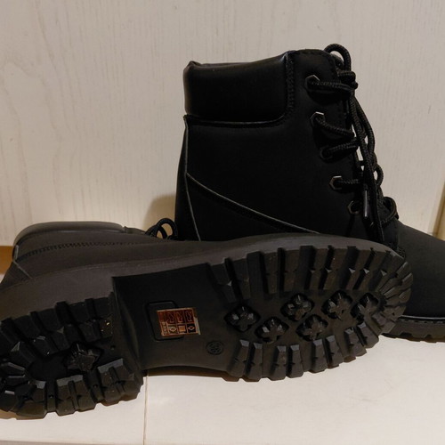Boots new size 38 black with laces