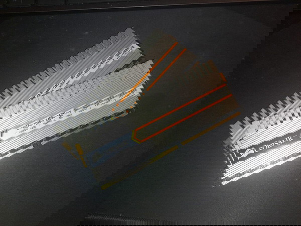 2 x 2GB RAM DDR2 για παλιό Desktop PC Corsair XMS2 800MHz Low Latency