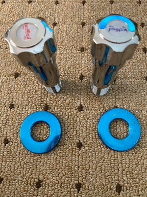 Angle valve pair with one outlet, polished chrome steel