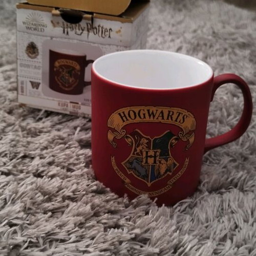 Harry Potter mug new with Hogwarts emblem