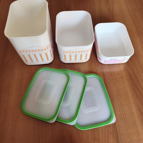 Tupperware food storage containers Italy design set like new