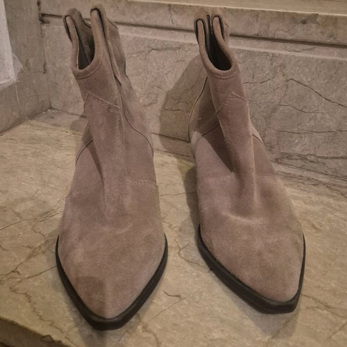 Booties used in cigar color, size 39