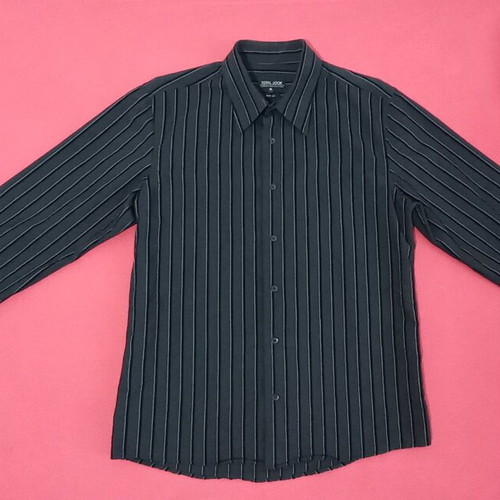 Long-sleeve shirt like new, size XL, black and gray