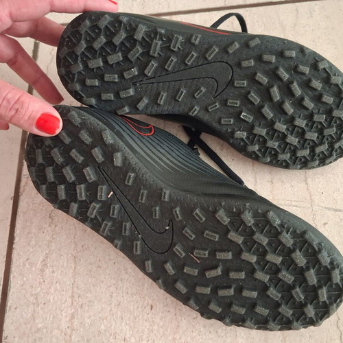 Nike football shoes used, black and red, sizes 35-36
