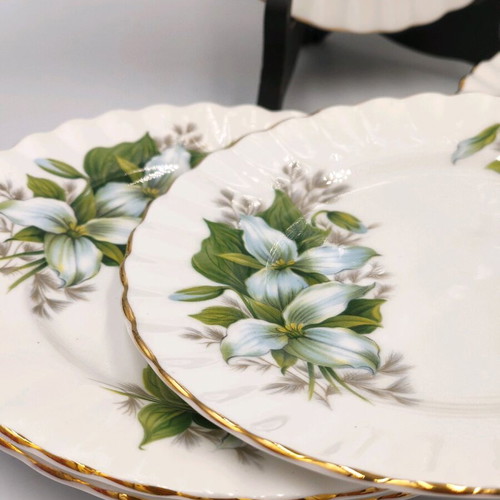 Royal Albert Trillium English cake plates like new, bone china set of 6