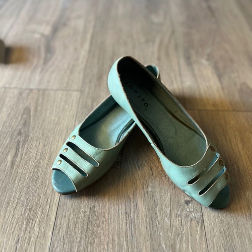Invito peep toe ballerinas like new, green turquoise