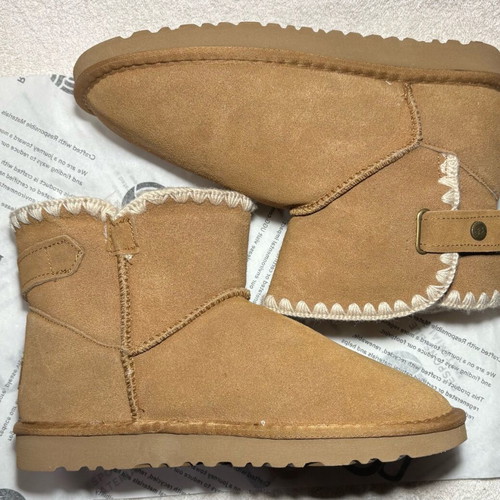 UGG Bailey Button II Chestnut boots new, size 40