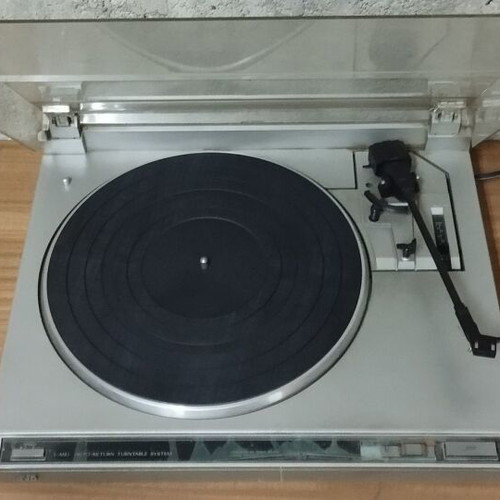 JVC L-A10 vintage belt-drive auto-return turntable