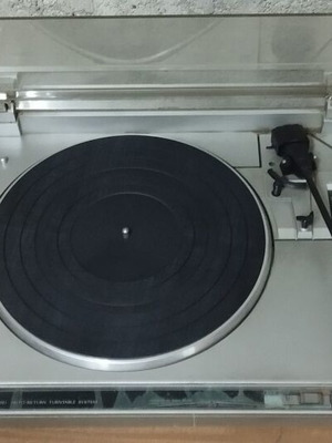 JVC L-A10 vintage belt-drive auto-return turntable
