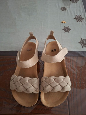 H&M children's sandals size 30, beige