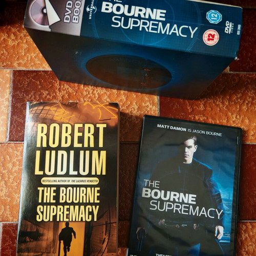 The Bourne Trilogy special DVD and book editions like new, Greek subtitles