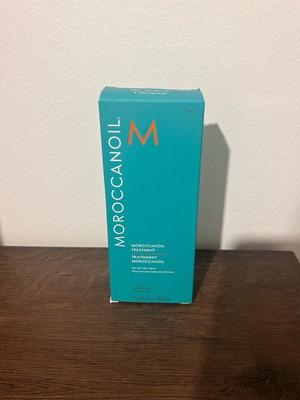 Moroccanoil hair oil box like new, empty