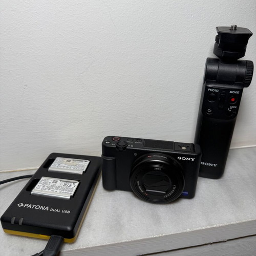 Sony ZV-1 Vlogging Kit σαν καινούργιο με grip και μπαταρίες