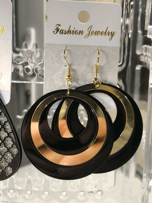 Metal earrings like new, 2 pairs with stainless steel hooks