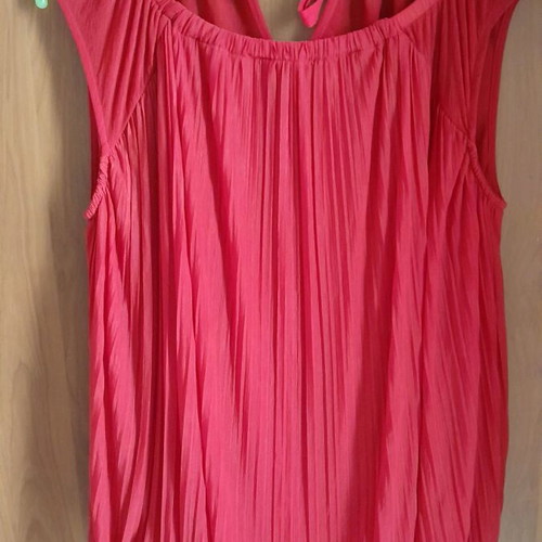 Sarah Lawrence top size S like new, red