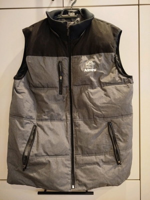 Admiral gray sleeveless jacket with detachable hood like new