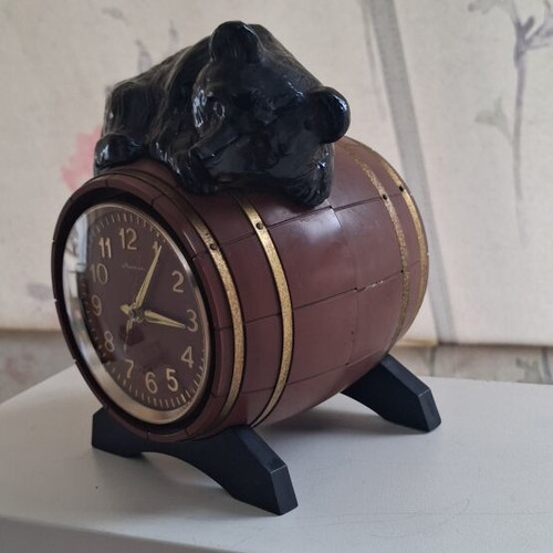 Molnija wind-up table clock with bear figure
