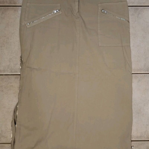Beige skirt used with zippers on right and left size L
