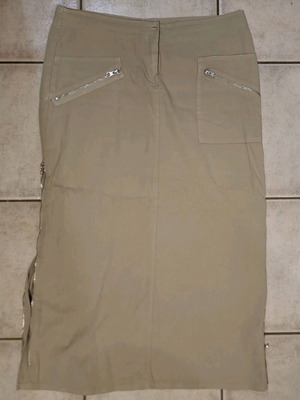 Beige skirt used with zippers on right and left size L