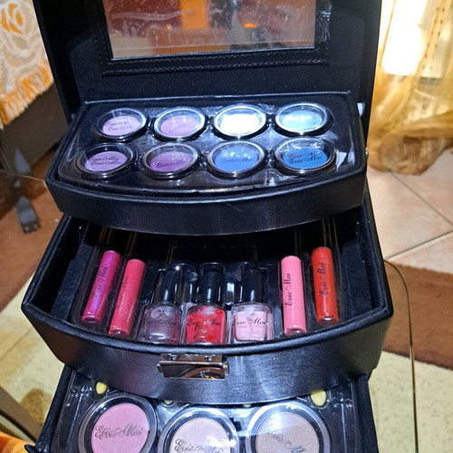 Evie Mai makeup set case new