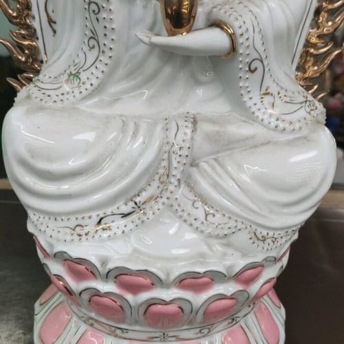 Guanyin statue like new, height 50cm