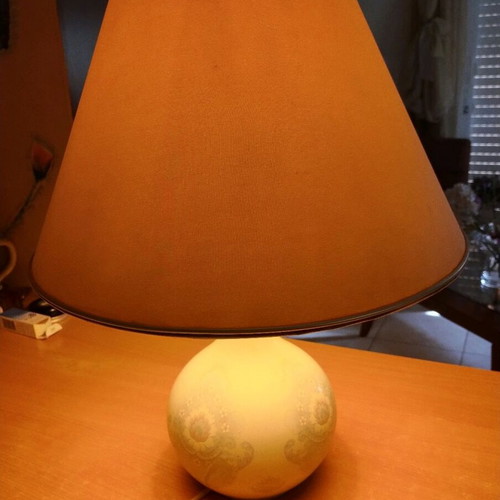 Table lamp like new with porcelain base