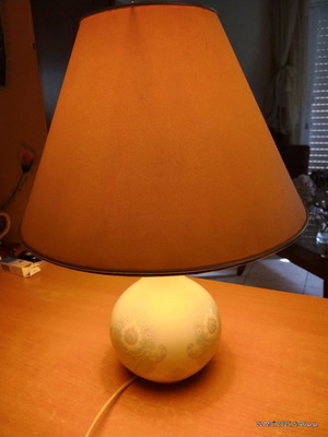 Table lamp like new with porcelain base