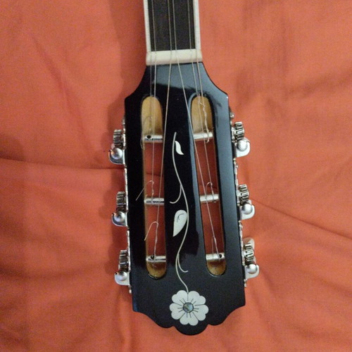 Katsifi bouzouki in excellent condition, almost new