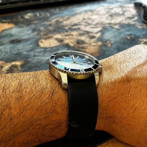 Wenger men's watch like new, blue dial, sapphire crystal
