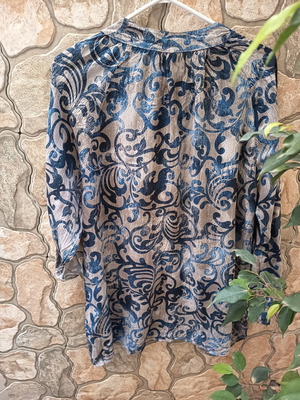 Shirt L/XL like new with blue pattern