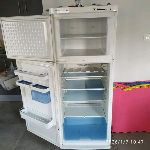 Bosch refrigerator like new in excellent condition